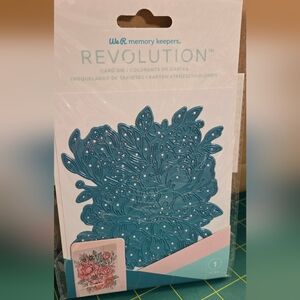 We R Memory Keepers Blue Floral Card Die